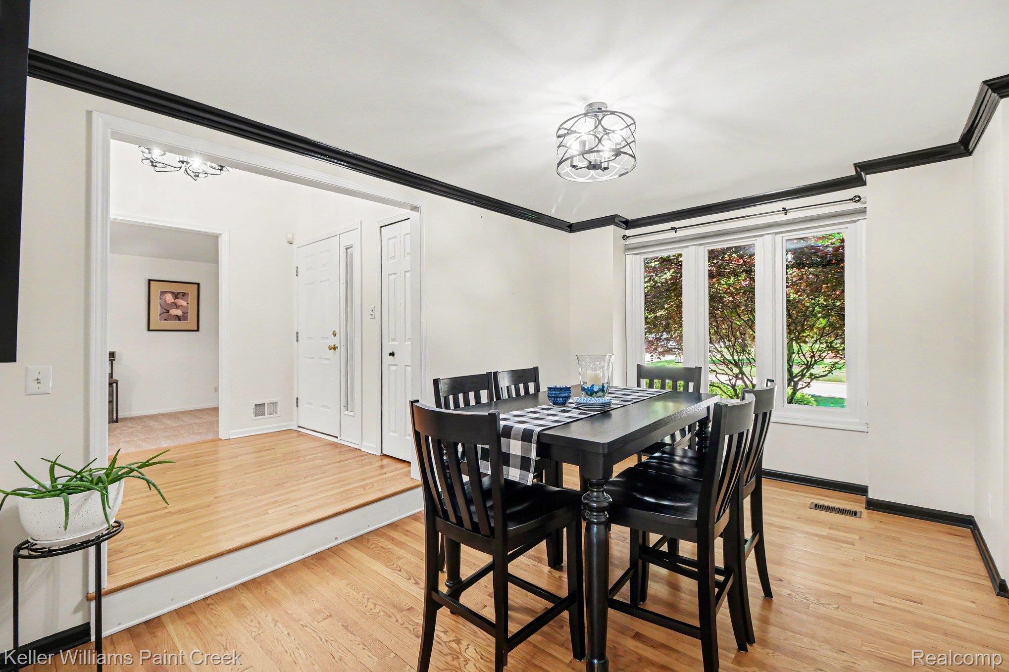 1091 American Elm Street