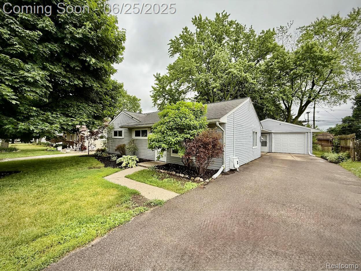 2526 Genes Drive