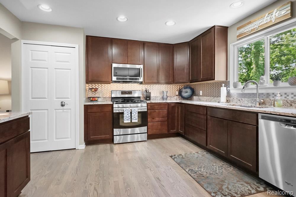 11316 Saddlebrook Circle