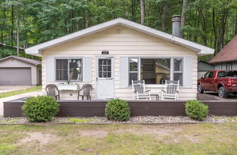 255 Robbins Avenue Gerrish Township MI 48653