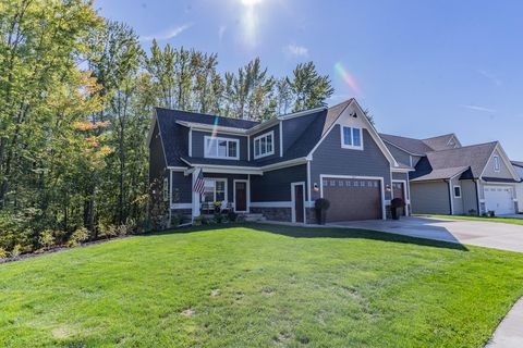 1866 Stratford Lane NW Walker City MI 49534