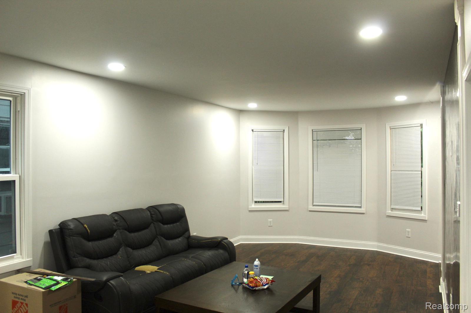 9836 Dequindre Street