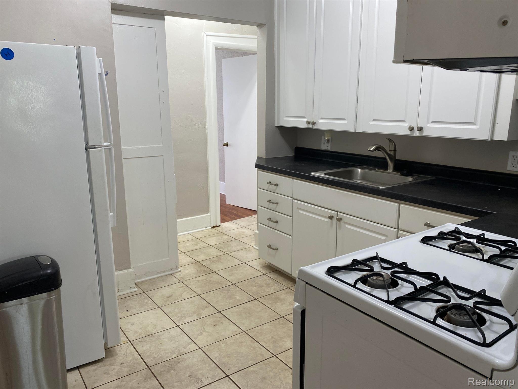 1127 BEACONSFIELD 1S Avenue