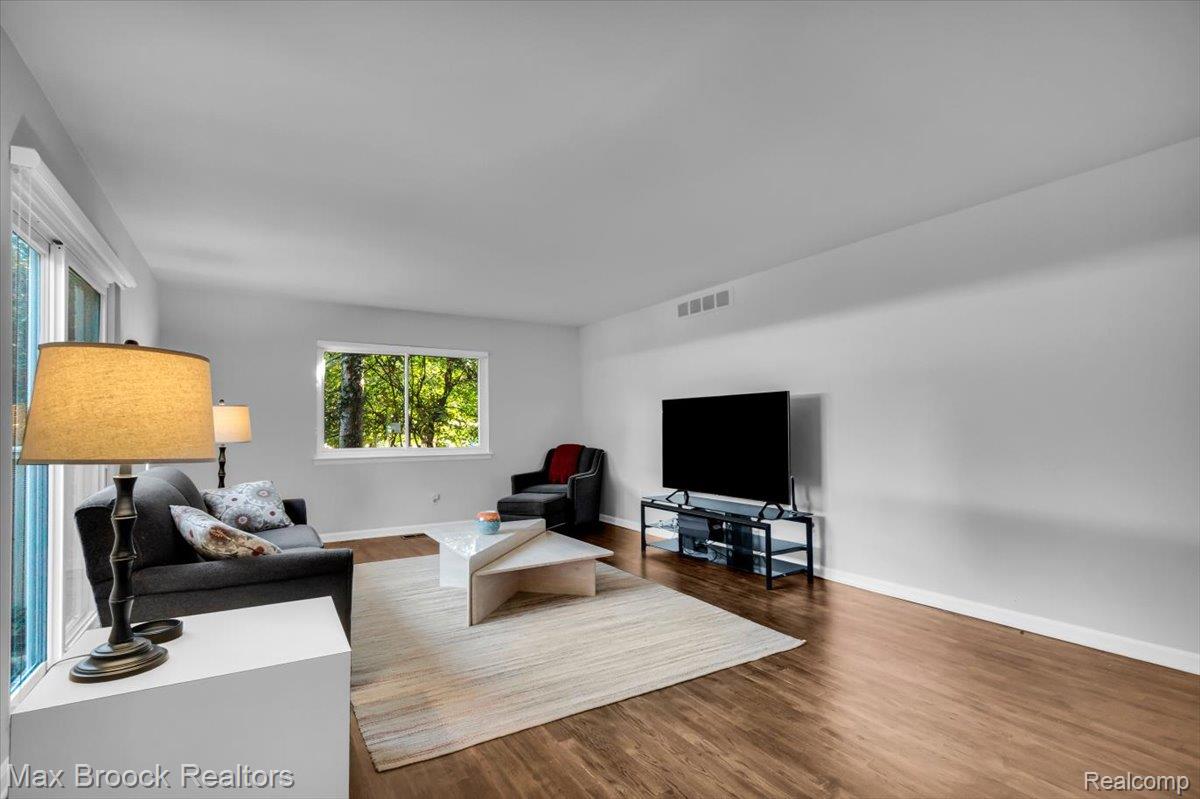 1460 Trailwood Path