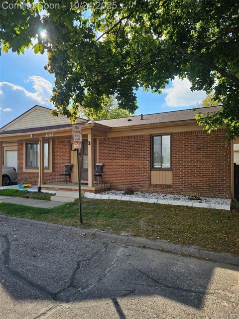2926 Roundtree Drive Troy City MI 48083