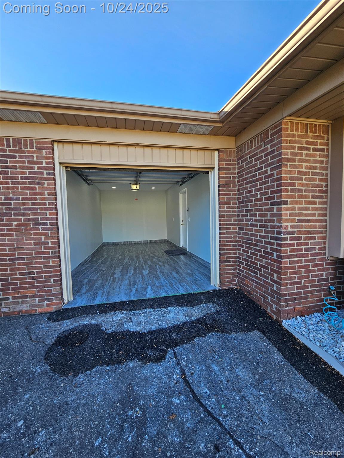 2926 Roundtree Drive