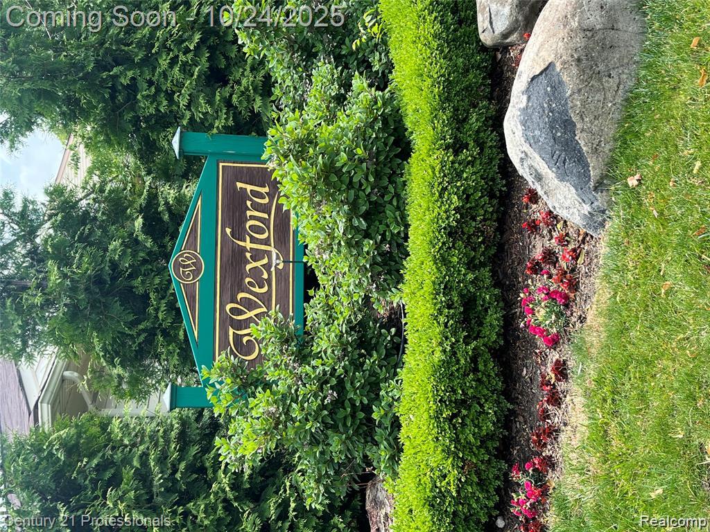 2926 Roundtree Drive
