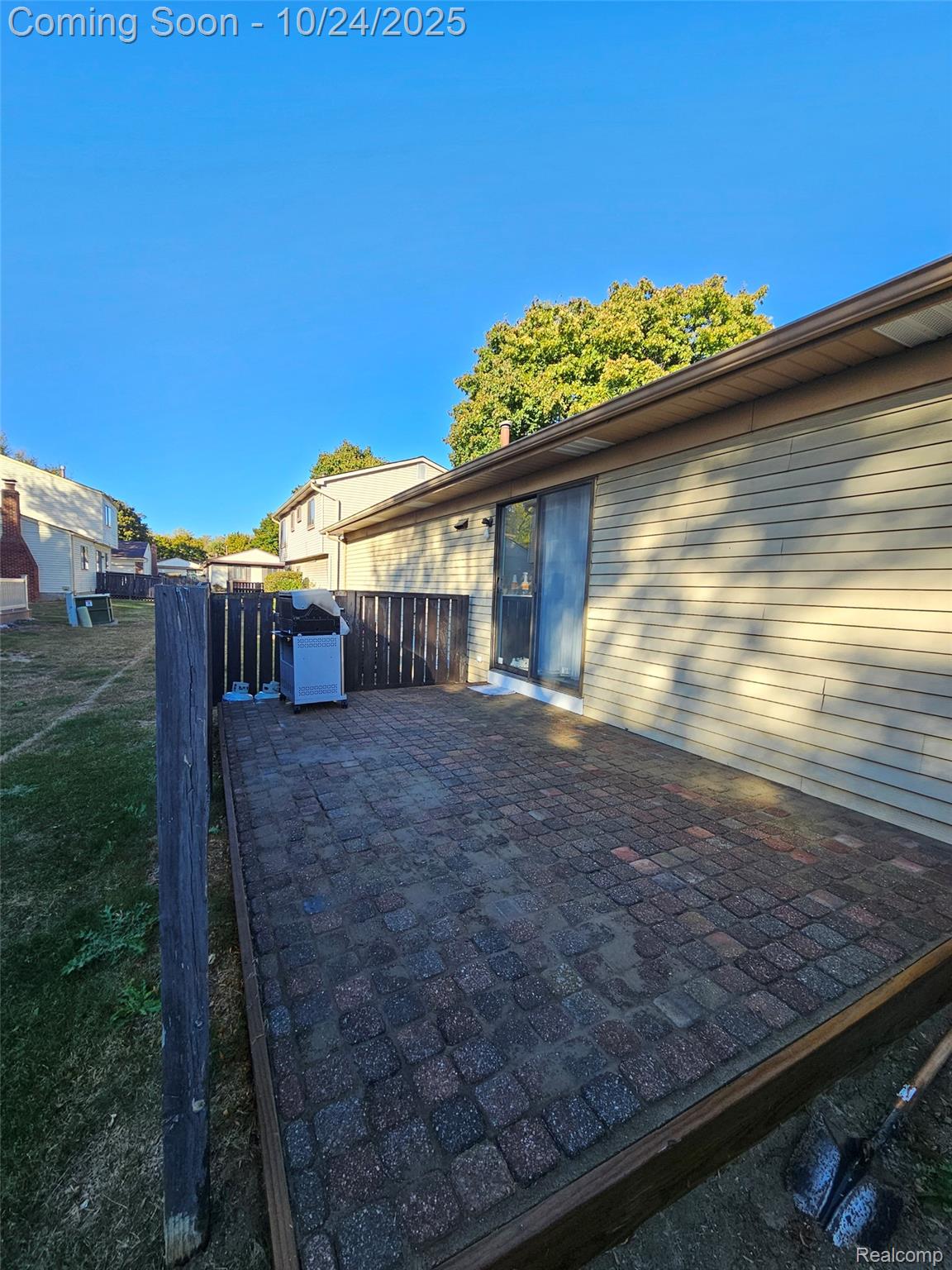 2926 Roundtree Drive