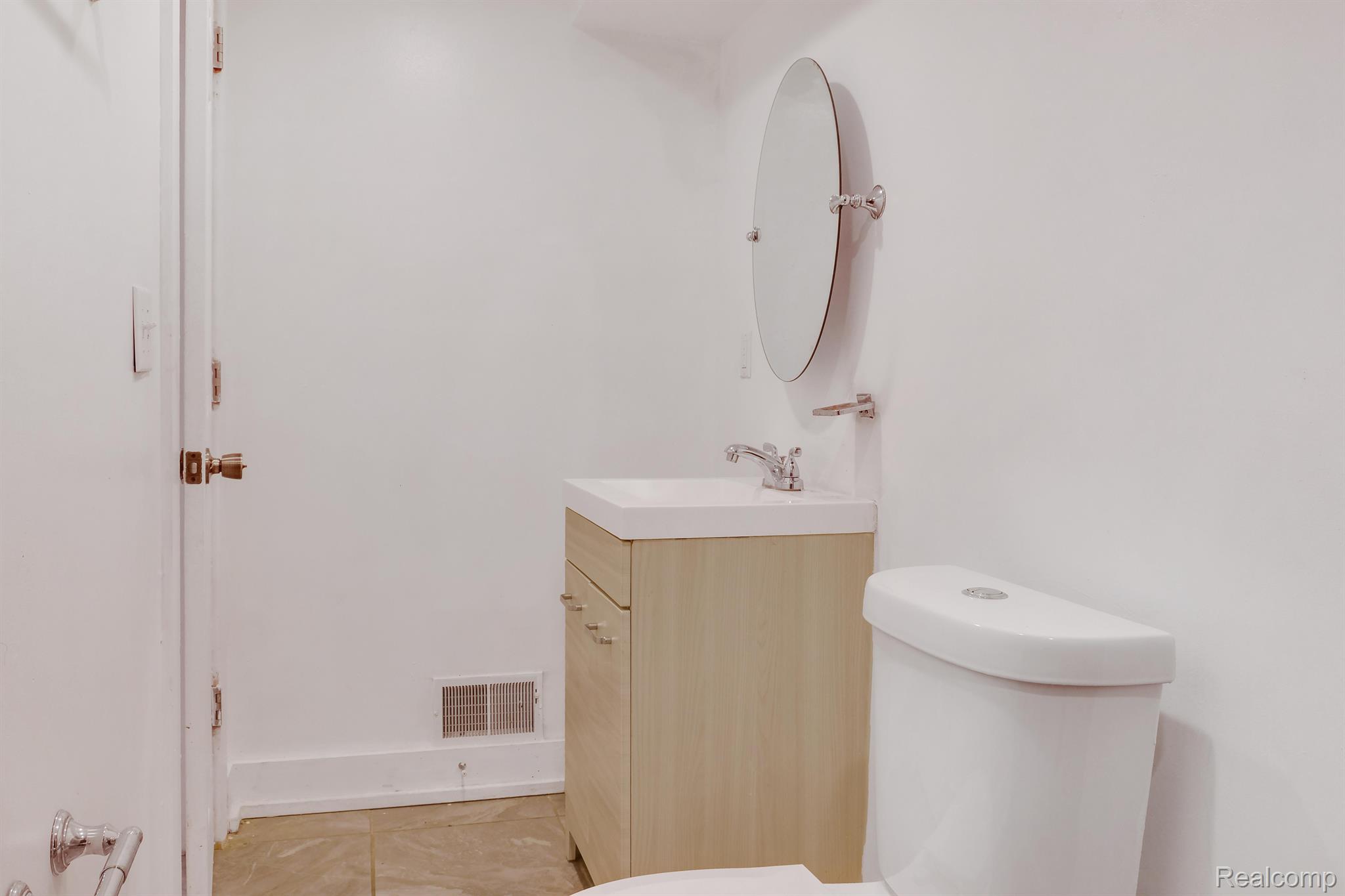 Detroit City, Michigan 48202, United States, 2 Bedrooms Bedrooms, ,1 BathroomBathrooms,Residential,Active,196169