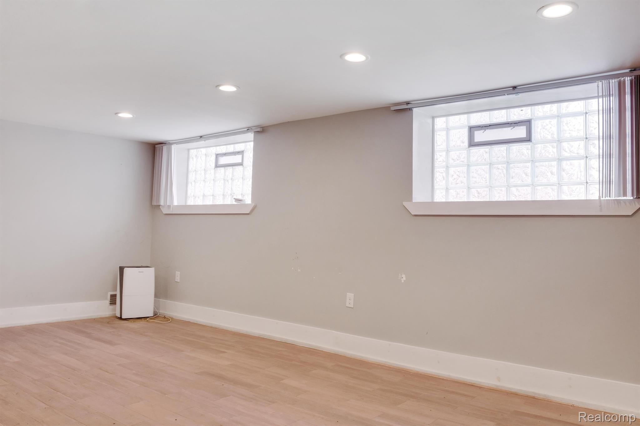 Detroit City, Michigan 48202, United States, 2 Bedrooms Bedrooms, ,1 BathroomBathrooms,Residential,Active,196169