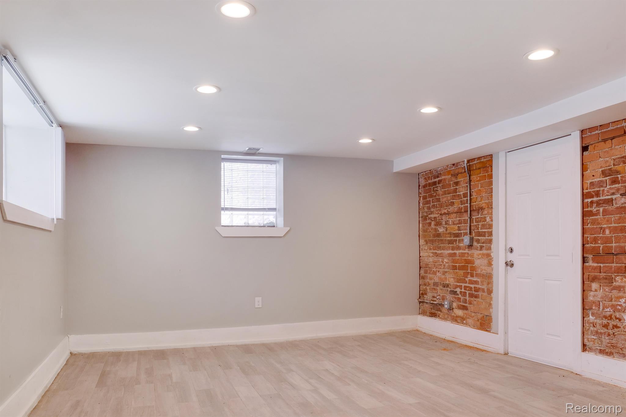 Detroit City, Michigan 48202, United States, 2 Bedrooms Bedrooms, ,1 BathroomBathrooms,Residential,Active,196169