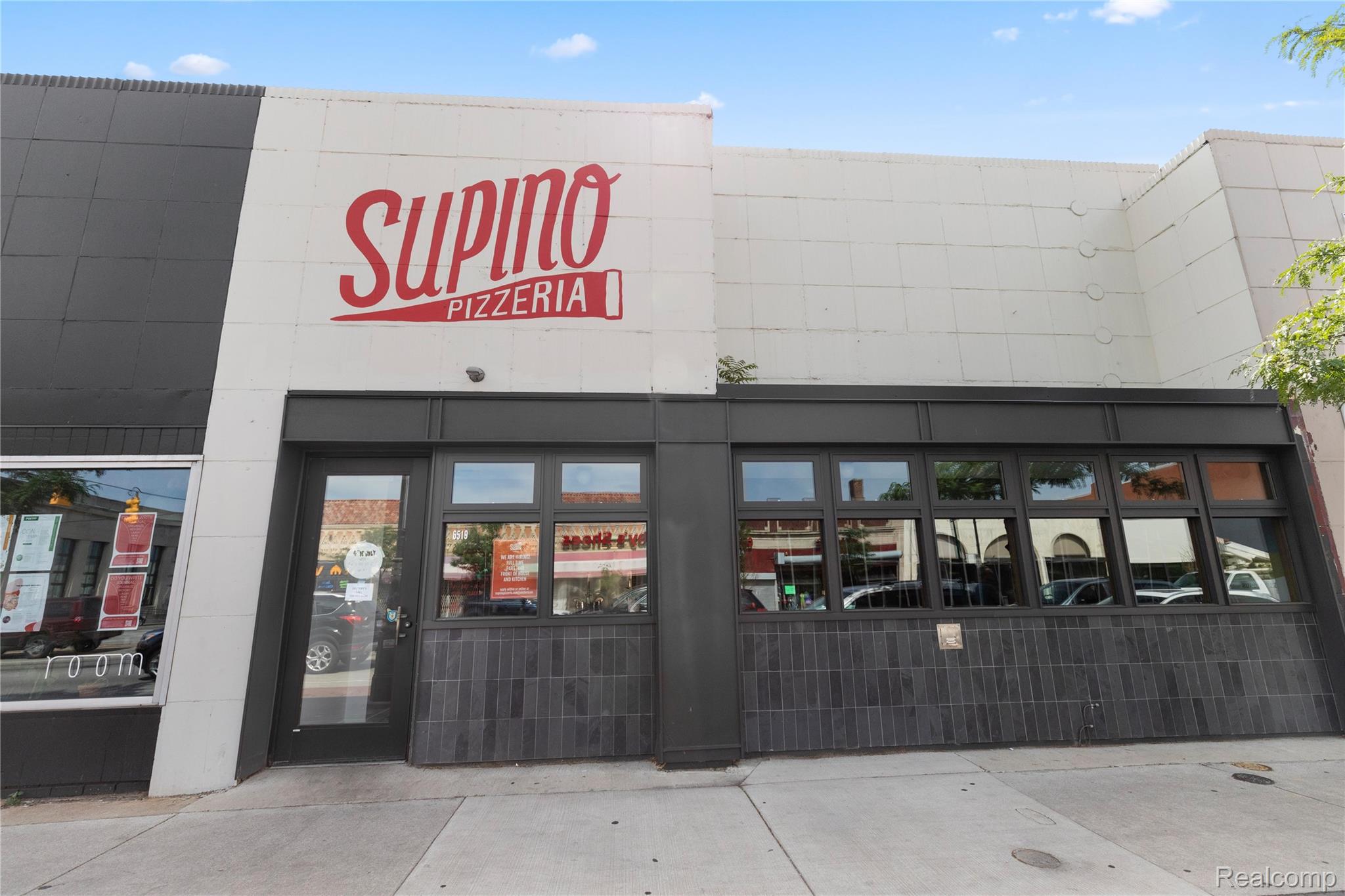 Detroit City, Michigan 48202, United States, 2 Bedrooms Bedrooms, ,1 BathroomBathrooms,Residential,Active,196169