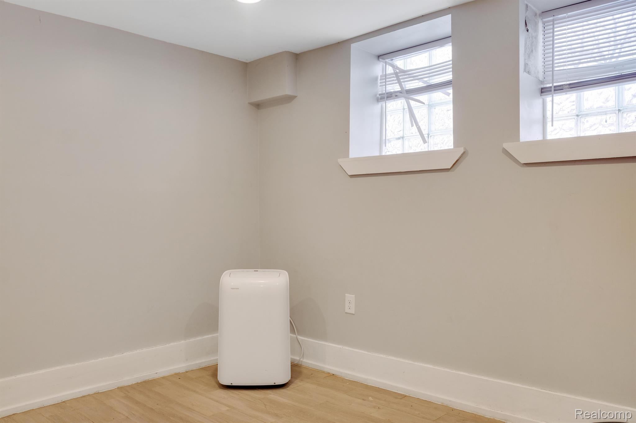 Detroit City, Michigan 48202, United States, 2 Bedrooms Bedrooms, ,1 BathroomBathrooms,Residential,Active,196169