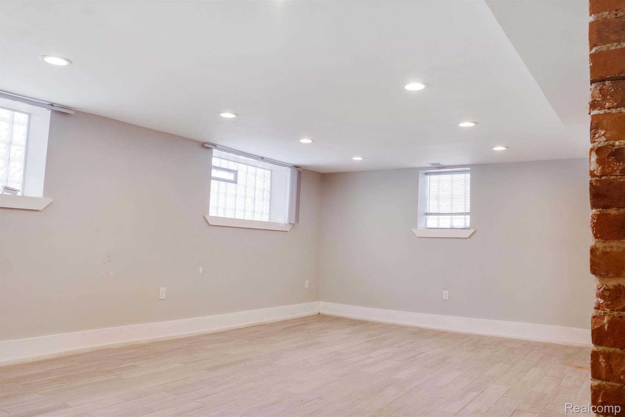 Detroit City, Michigan 48202, United States, 2 Bedrooms Bedrooms, ,1 BathroomBathrooms,Residential,Active,196169