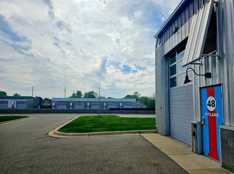 48 PIT Lane Pontiac City Oakland MI 48341
