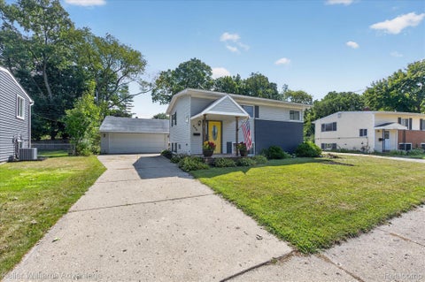 Tiny photo for 942 Panorama Drive, Milford Village, MI 48381 (MLS # 20261068098)