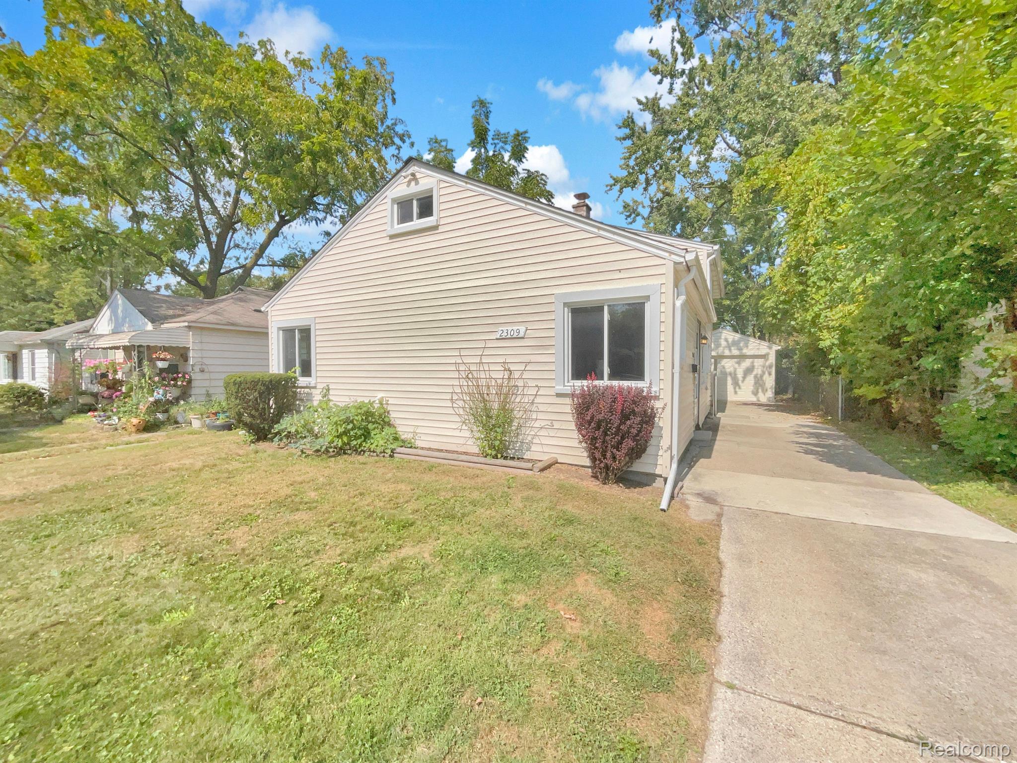 2309 DALLAS Avenue