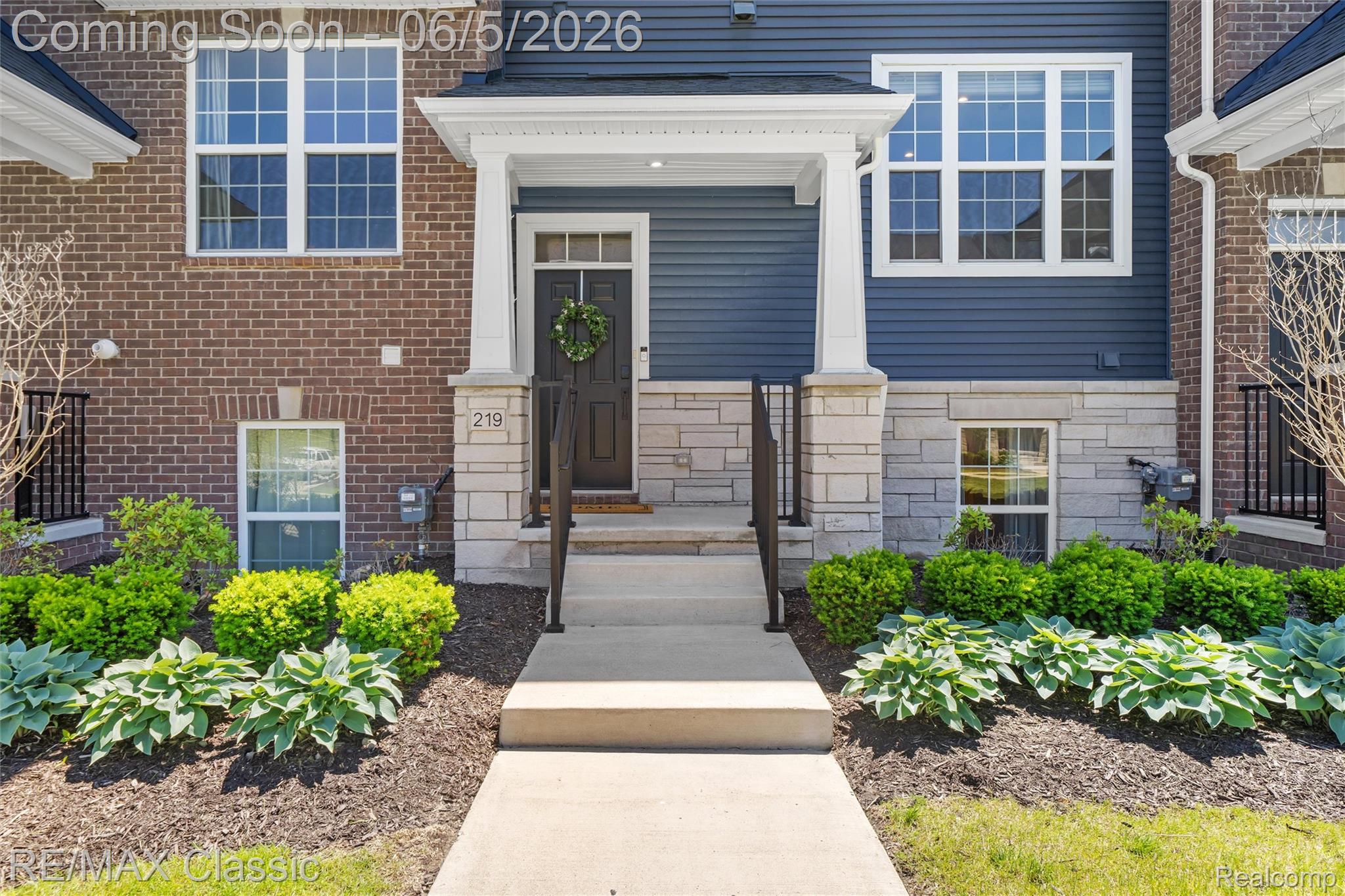 219 S Sydney Court
