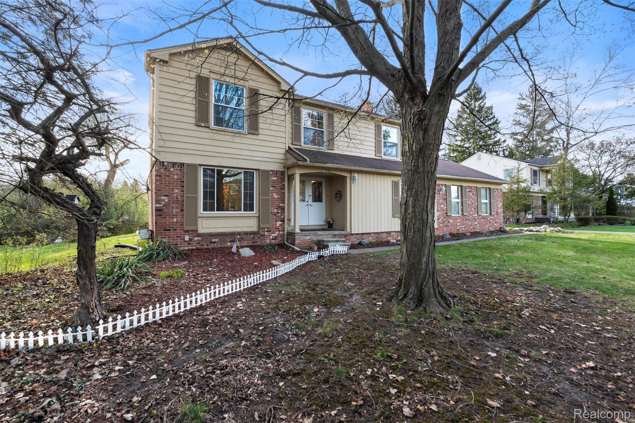 5686 Stratford Drive