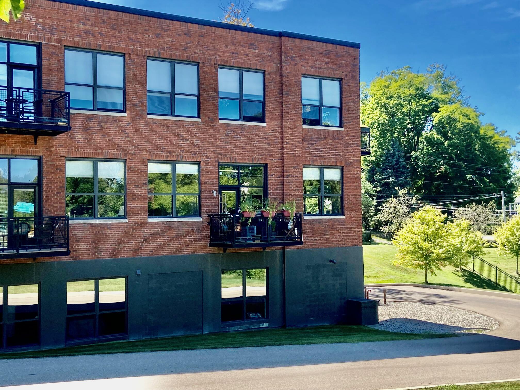 525 Superior Street 202