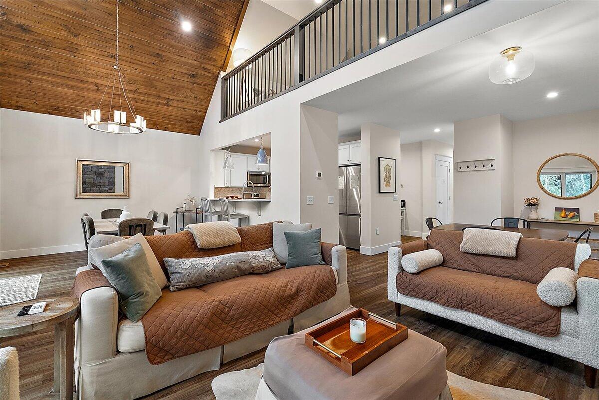 4150 Comanche Trail