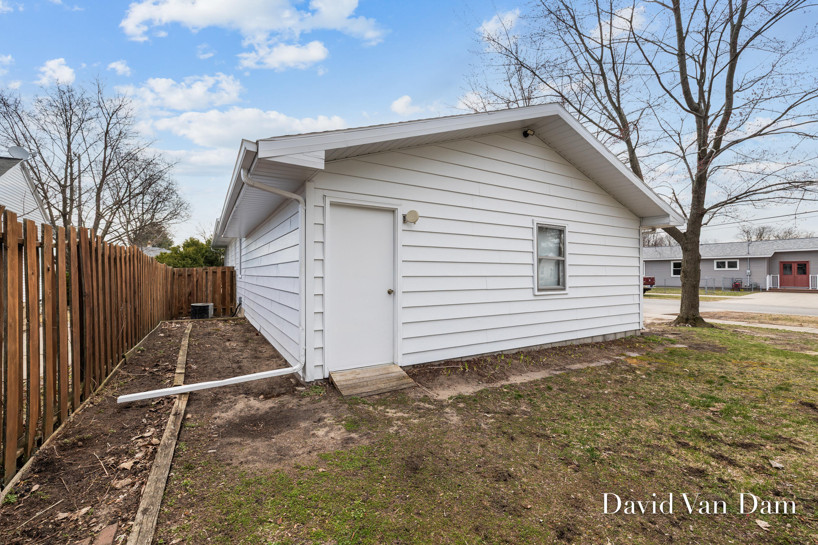 395 Farnham Street SE