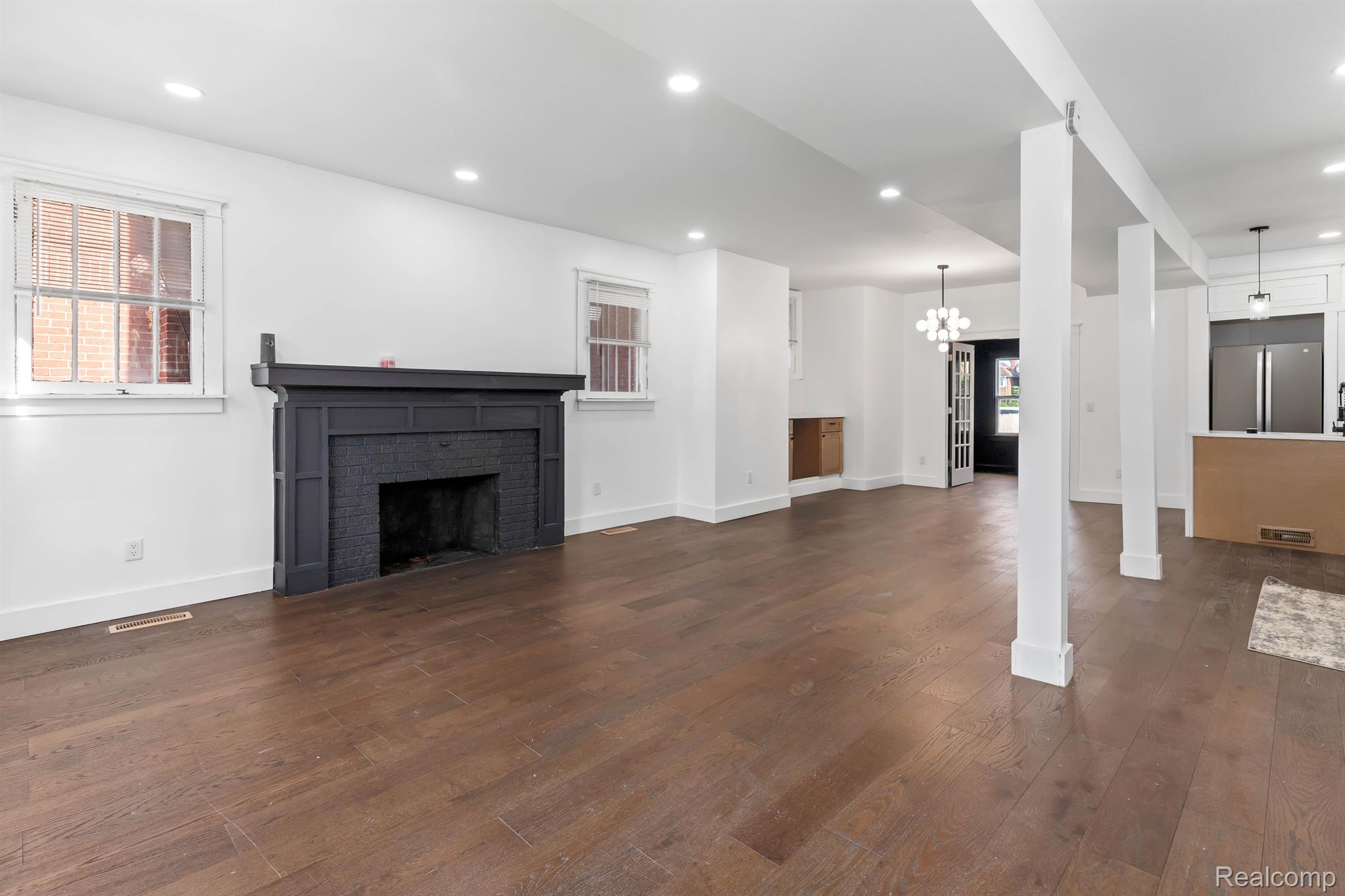 1651 Edison St
