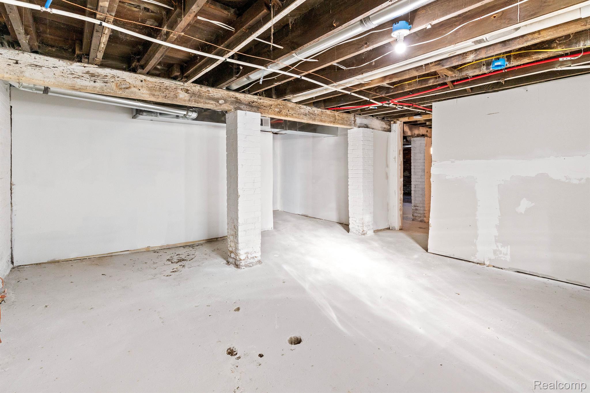 Detroit City, Michigan 48206, United States, 5 Bedrooms Bedrooms, ,4 BathroomsBathrooms,Residential,Active,188624