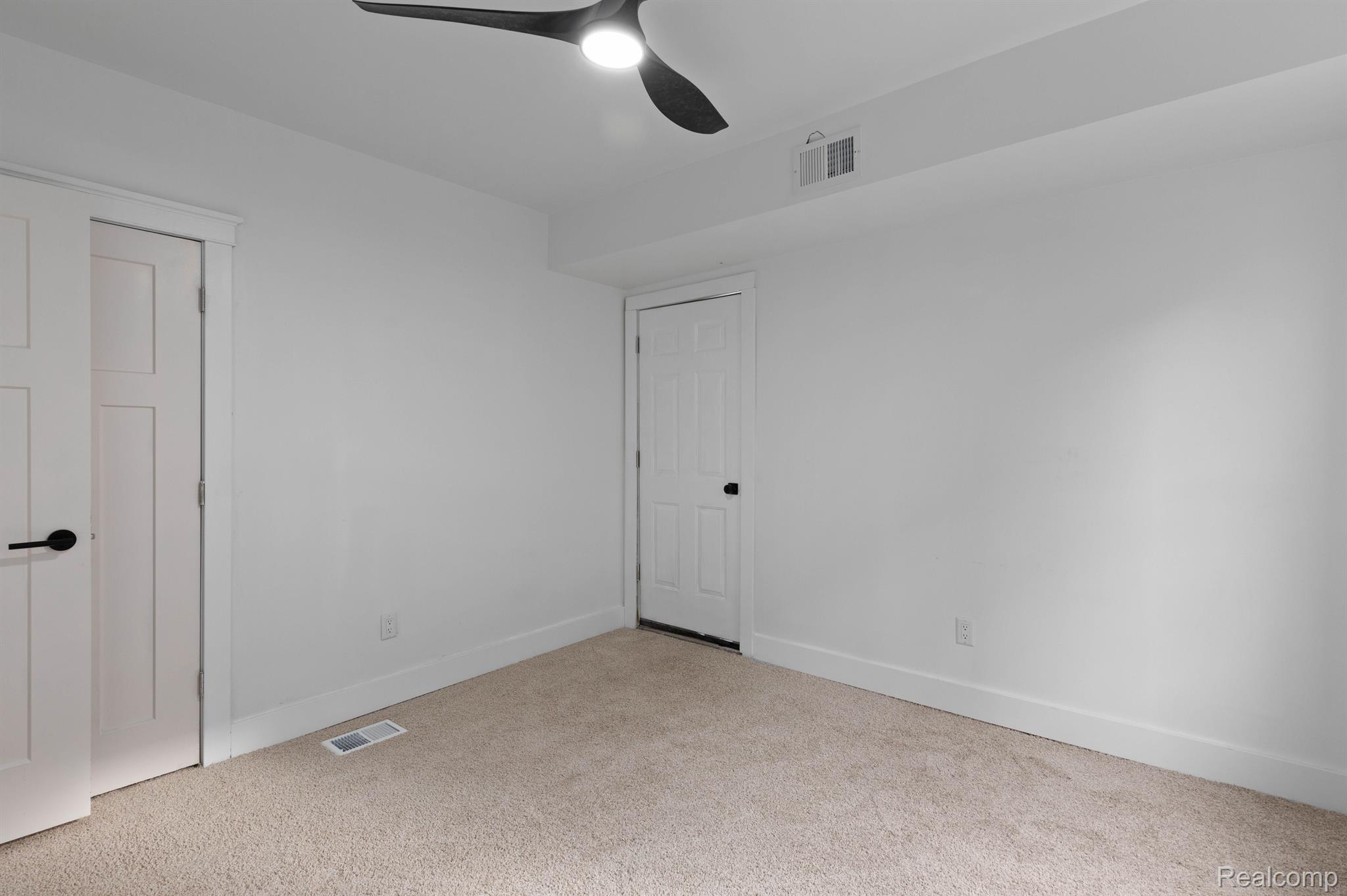 Detroit City, Michigan 48206, United States, 5 Bedrooms Bedrooms, ,4 BathroomsBathrooms,Residential,Active,188624