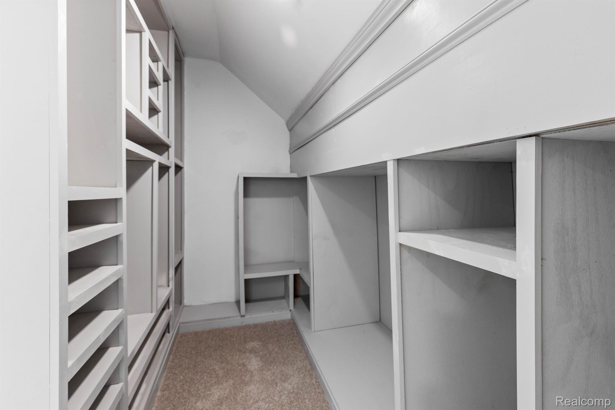 Detroit City, Michigan 48206, United States, 5 Bedrooms Bedrooms, ,4 BathroomsBathrooms,Residential,Active,188624