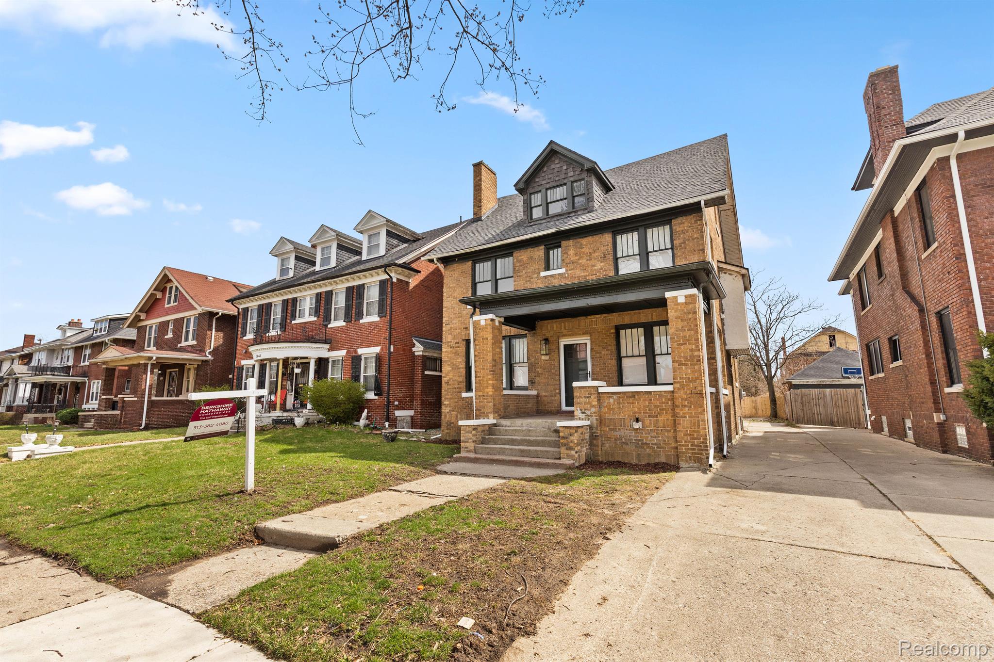 1651 Edison St