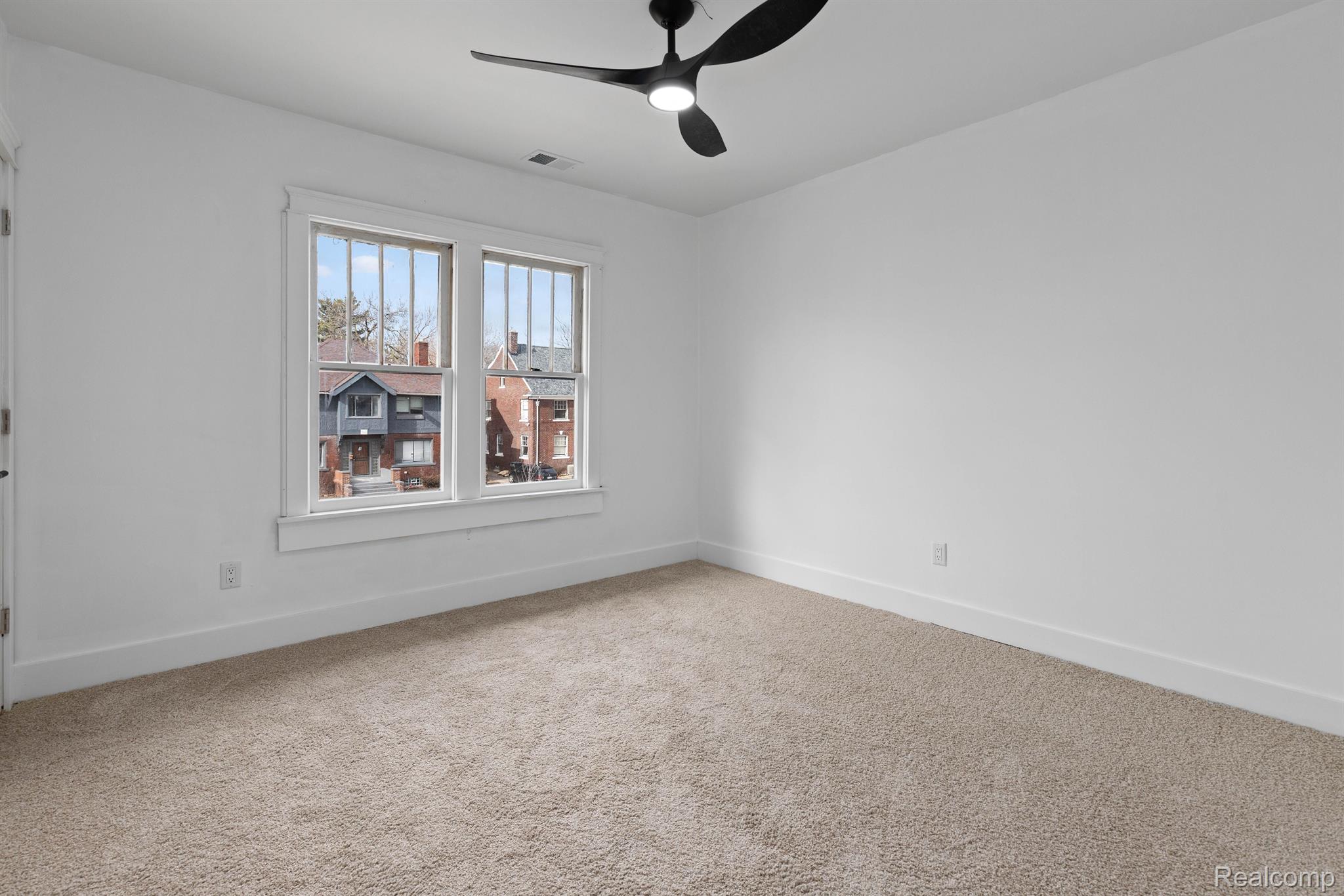 Detroit City, Michigan 48206, United States, 5 Bedrooms Bedrooms, ,4 BathroomsBathrooms,Residential,Active,188624