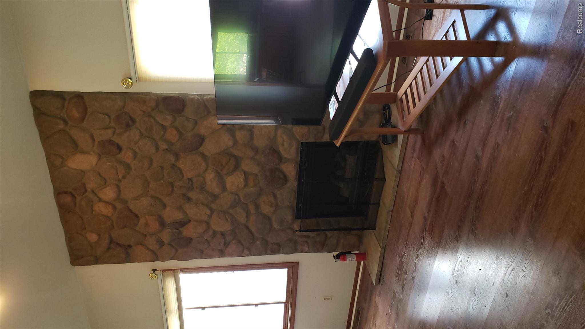 15507 White Oak