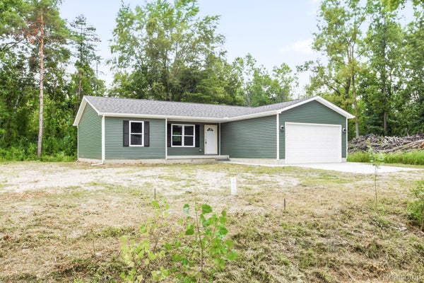 1047 39TH ST, PORT HURON, MI 48060 - Image 3e862c4fa8ccd0932cf7fb97ba7fee0a/1264471387