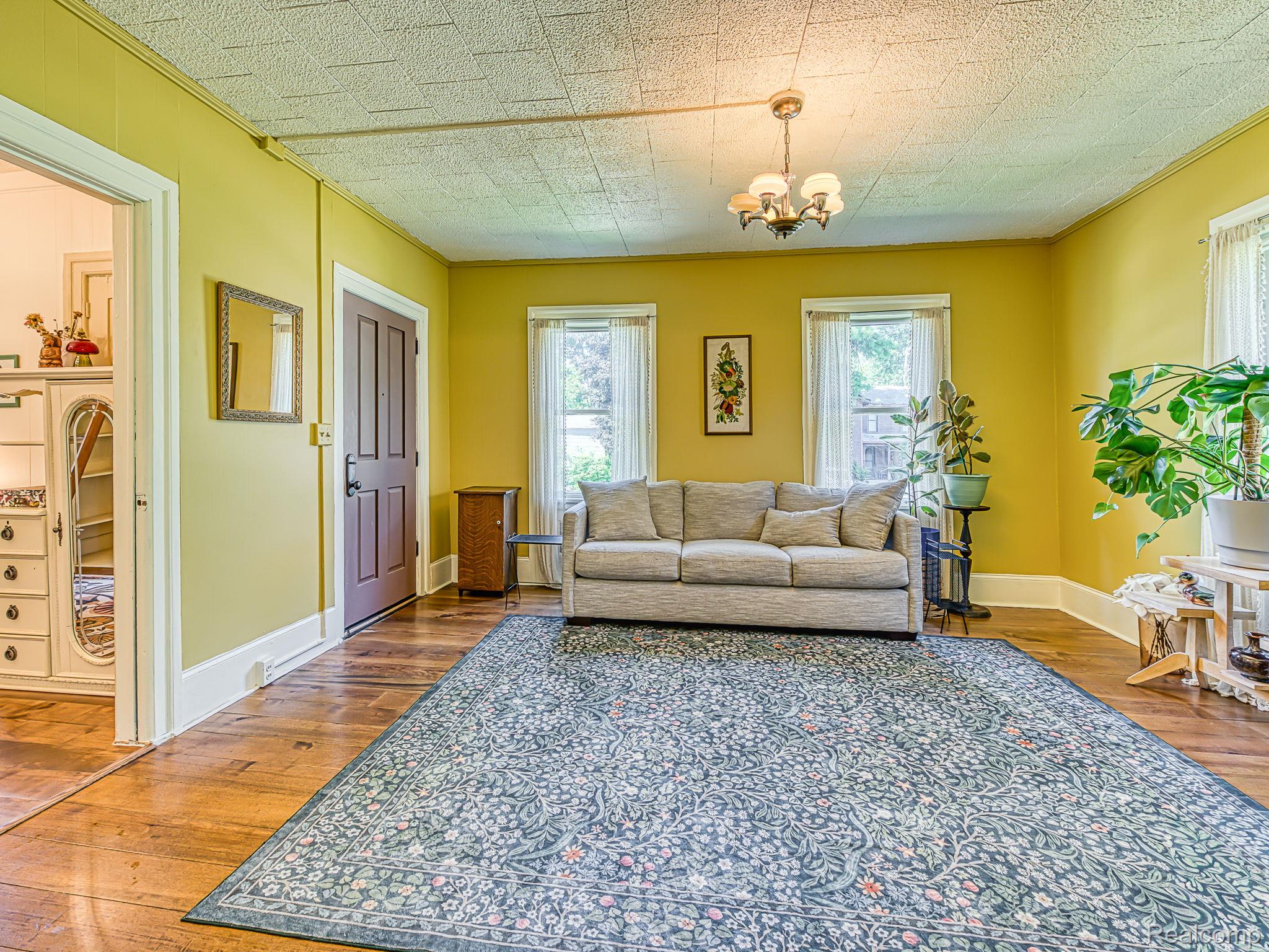 306 E Cross Street
