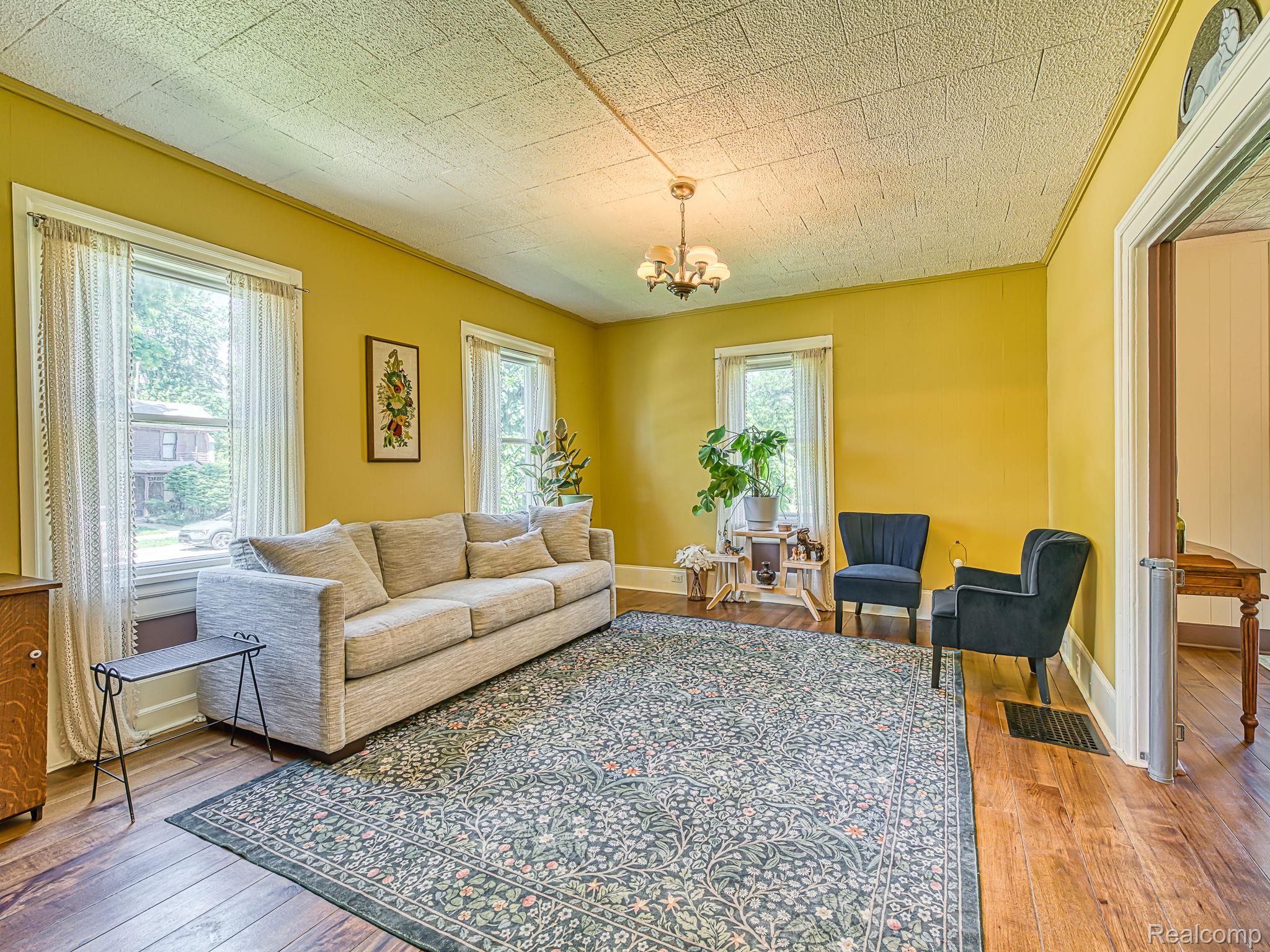 306 E Cross Street