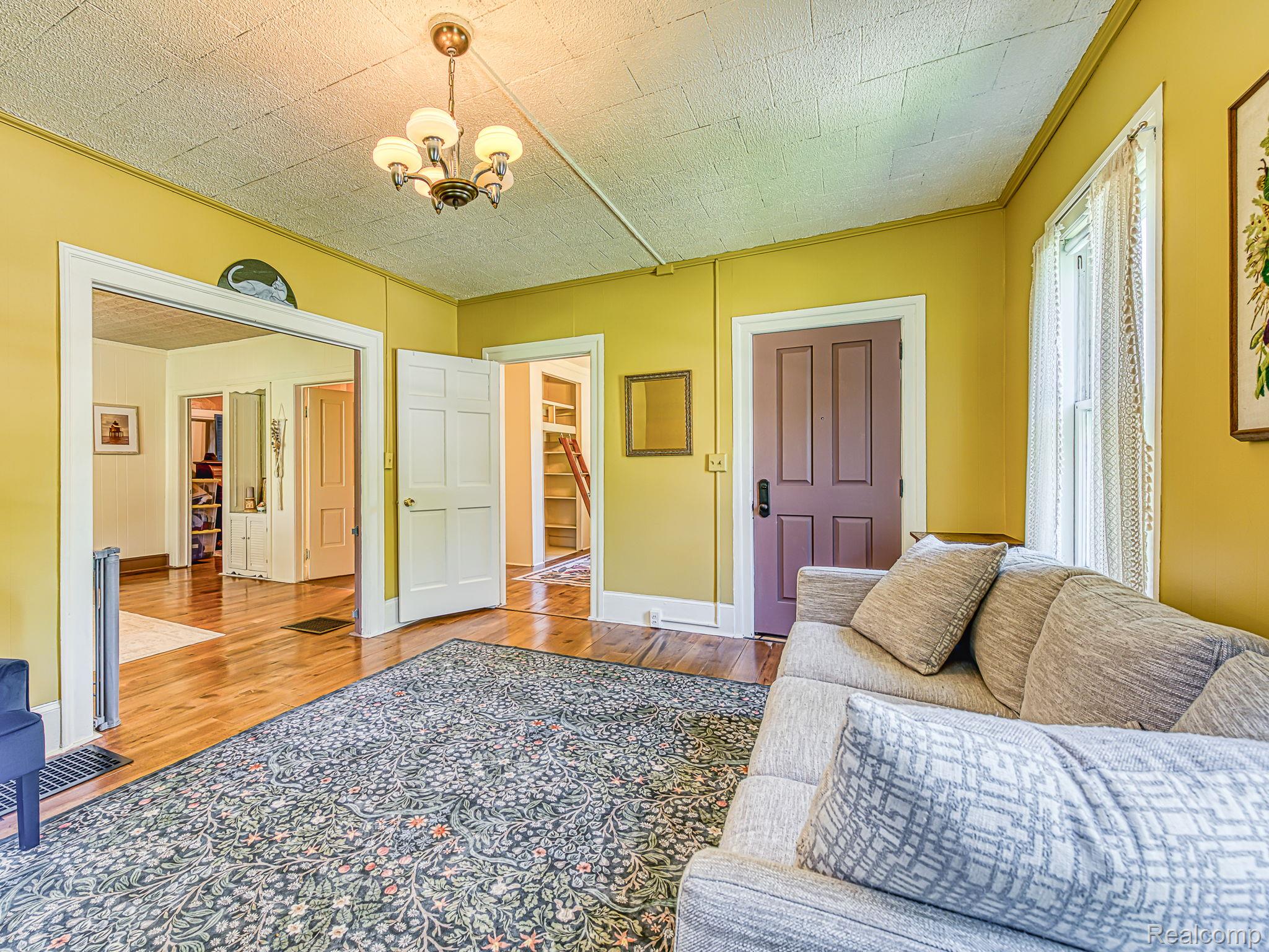 306 E Cross Street