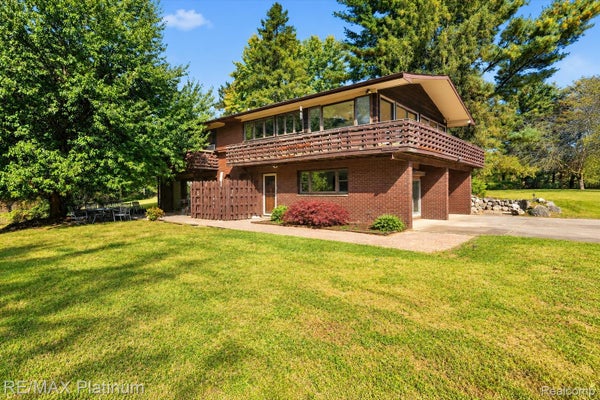 21955 SPEARSWOOD DR, PINCKNEY, MI 48169 - Image 3e96e6c4e23ec8f37b0d5b12037121d4/2018311735