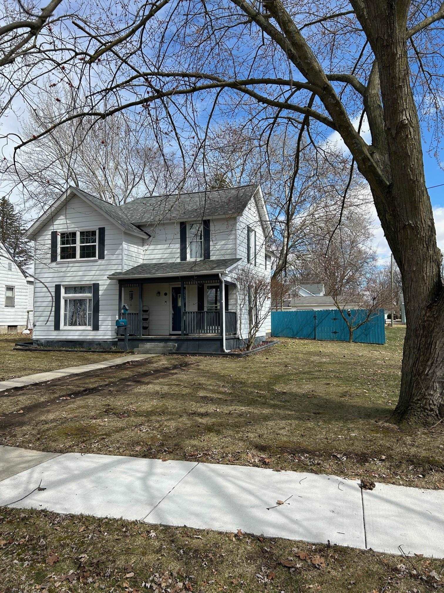320 N Elm