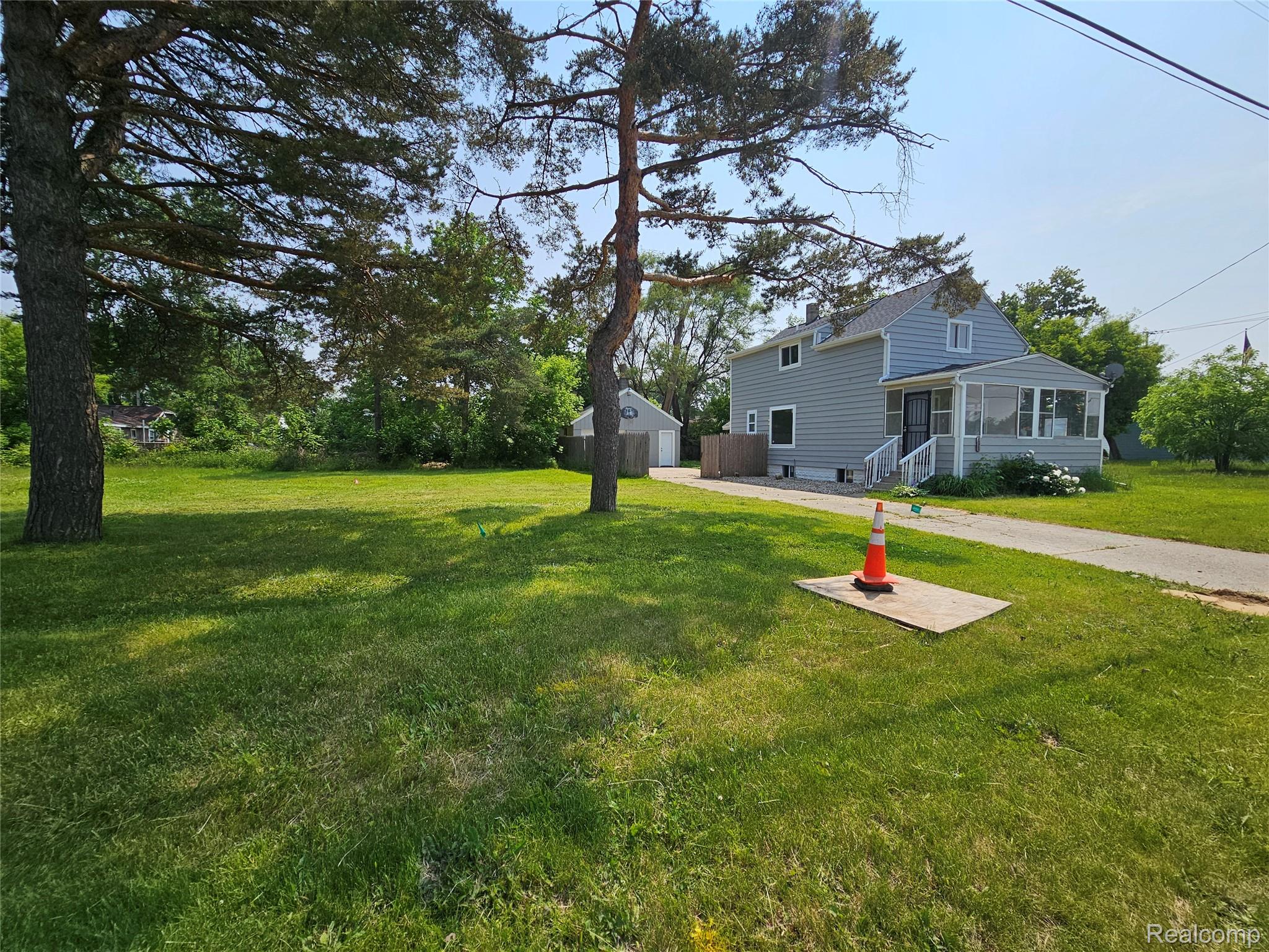 1073 W Bristol Road