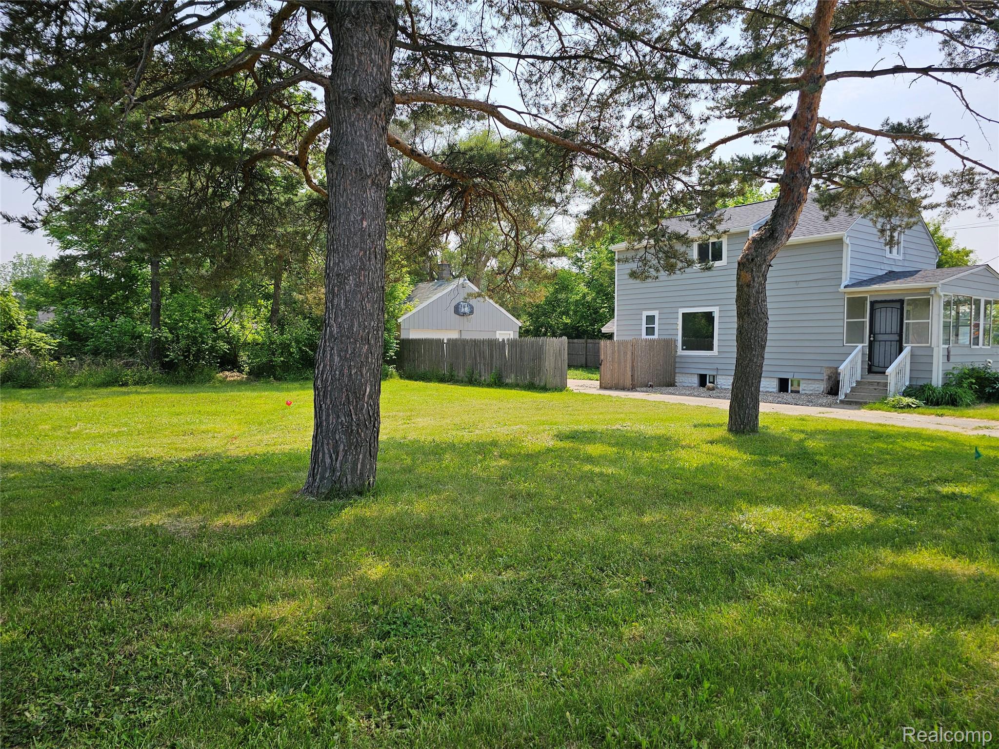 1073 W Bristol Road