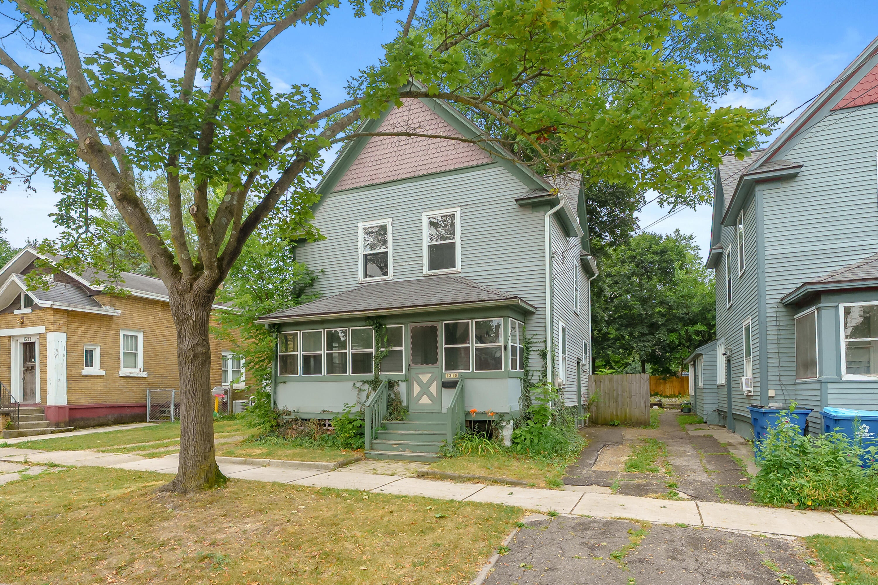 1318 Oak Street