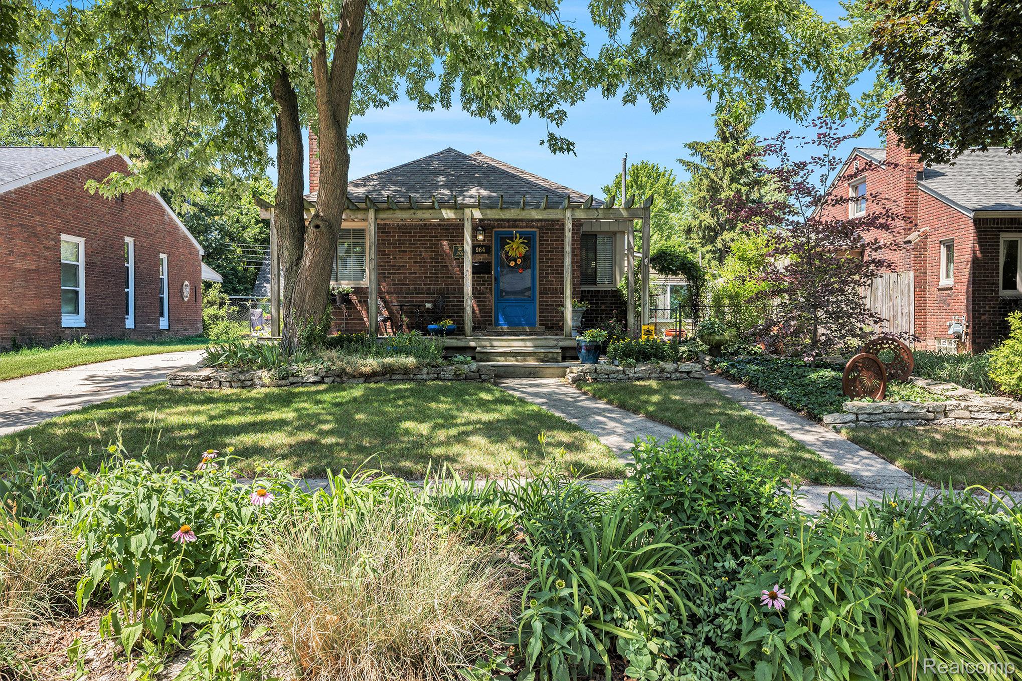 964 W Marshall Street