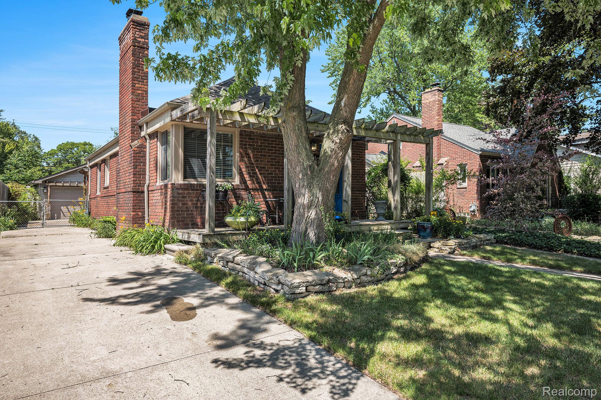 964 W Marshall Street