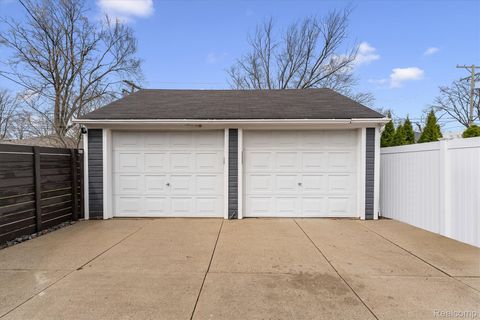 Tiny photo for 2577 Buckingham Avenue, Birmingham City, MI 48009 (MLS # 20261021361)