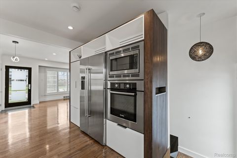 Tiny photo for 2577 Buckingham Avenue, Birmingham City, MI 48009 (MLS # 20261021361)