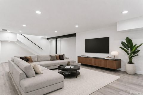 Tiny photo for 2577 Buckingham Avenue, Birmingham City, MI 48009 (MLS # 20261021361)