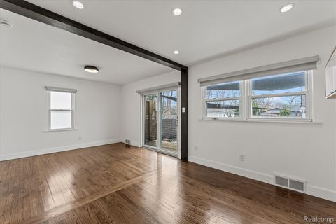 Tiny photo for 2577 Buckingham Avenue, Birmingham City, MI 48009 (MLS # 20261021361)