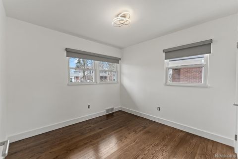 Tiny photo for 2577 Buckingham Avenue, Birmingham City, MI 48009 (MLS # 20261021361)