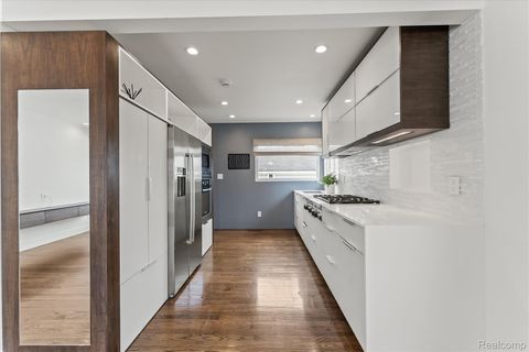 Tiny photo for 2577 Buckingham Avenue, Birmingham City, MI 48009 (MLS # 20261021361)